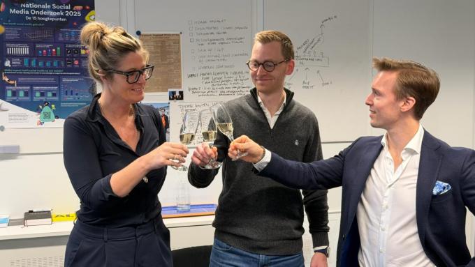 Van links naar rechts: Martha Riemsma (directeur ANP), Rick Hunink (oprichter Videonieuwsbericht), Gert-Jan Strik (CFO ANP)